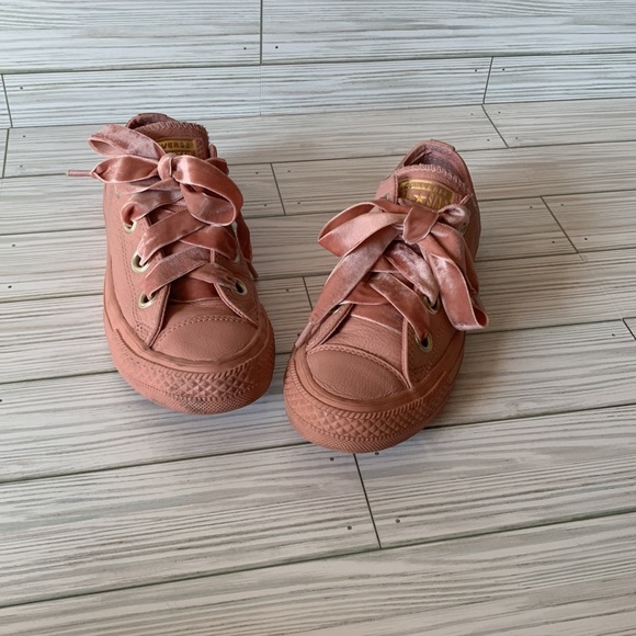 Converse All Star pink leather velvet laces with all same color souls - Picture 3 of 9